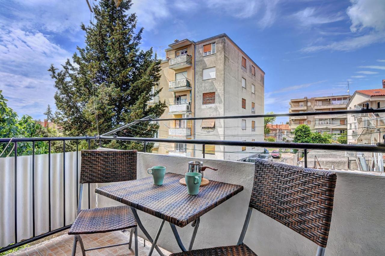 Lina Apartment Pula Exterior photo