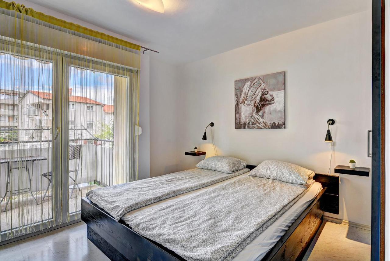 Lina Apartment Pula Exterior photo